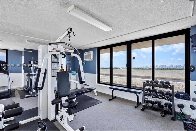 Building Photo - 2575 S Bayshore Dr
