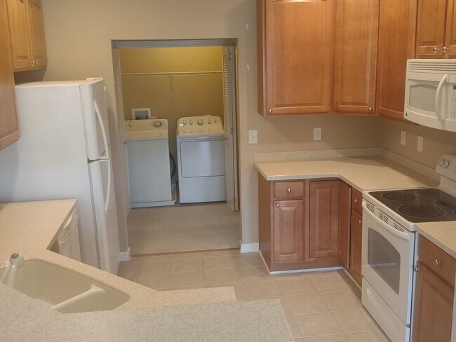 Building Photo - 812 Long Dr