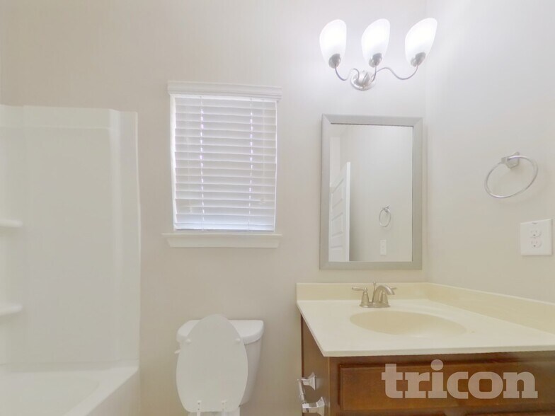 Building Photo - 20 Silver Peak Dr