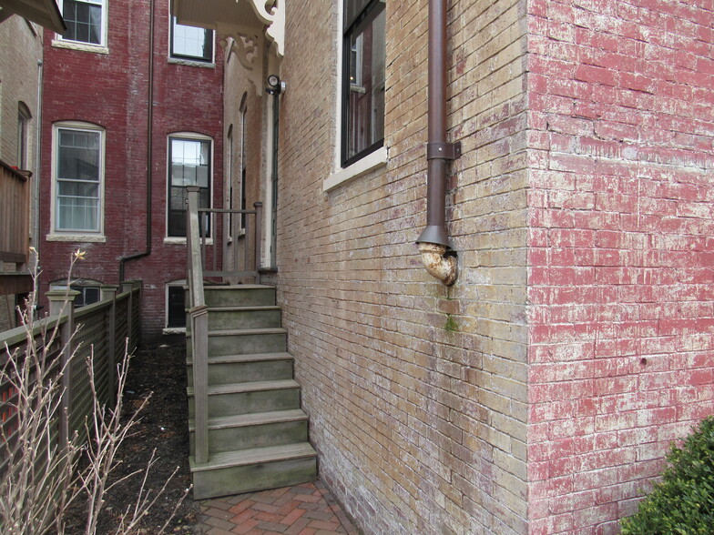 Rear Entrance - 91 Pine St