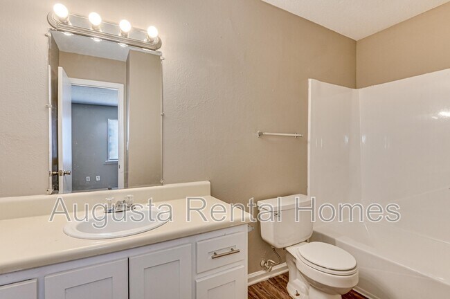 Building Photo - 2812 Thomas Ln