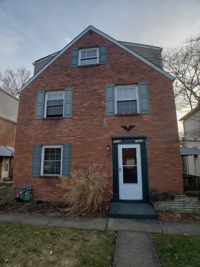 Primary Photo - 1018 Summit St