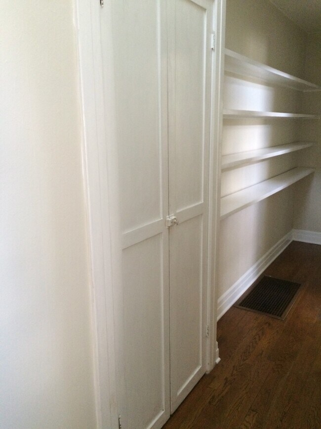 HALLWAY - 1026 Havenhurst Dr