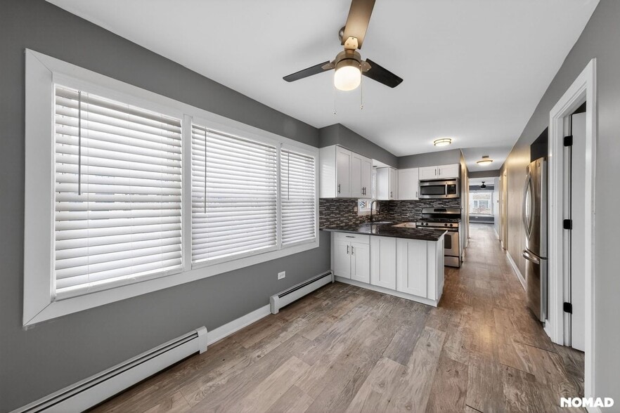 Building Photo - 7249 W Belmont Ave