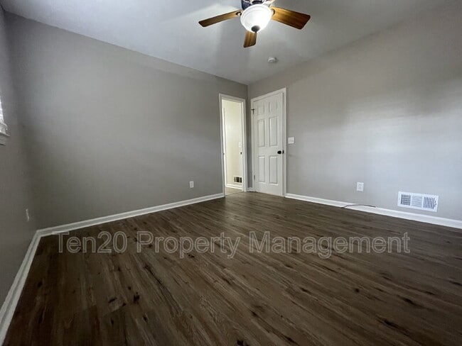 Building Photo - 2005 Landau Dr