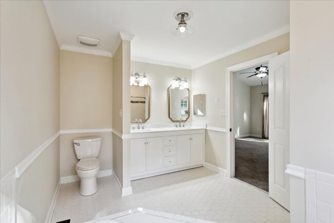 Building Photo - Kingsmill Gem