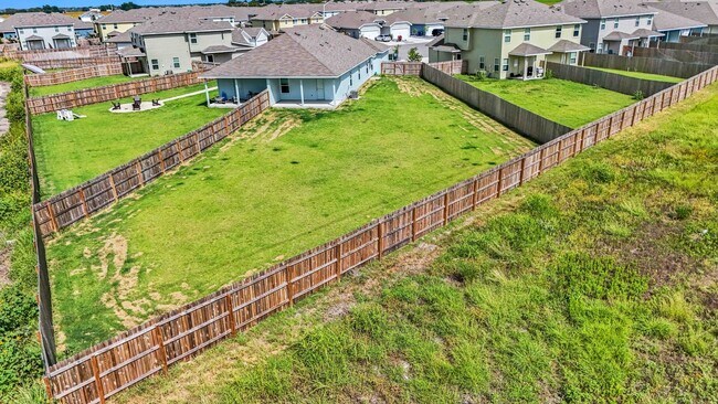Building Photo - Luxury 3/2 Duplex in Seguin, Texas