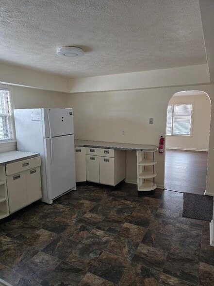 Kitchen - 834 Lane Blvd