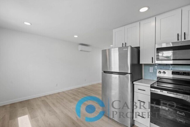 Building Photo - 4571 North Ave