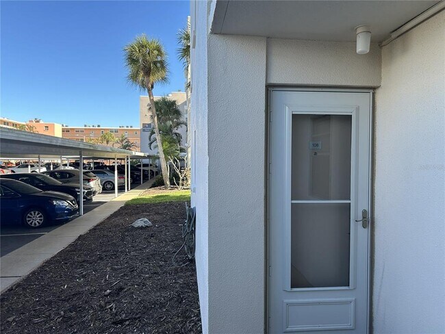 Building Photo - 7625 Sun Island Dr S