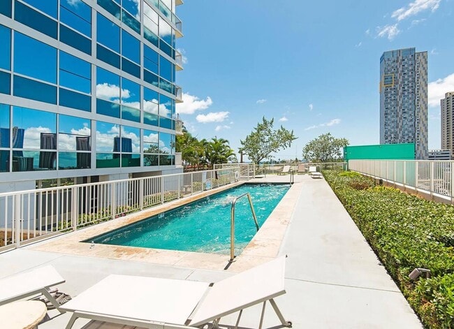 Building Photo - 909 Kapiolani Blvd