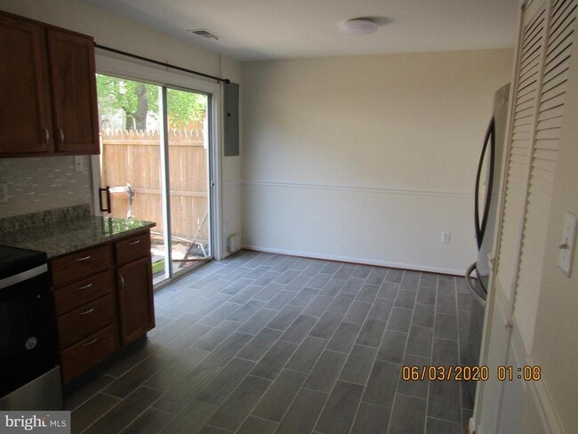 Building Photo - 4158 Hamlin Ct