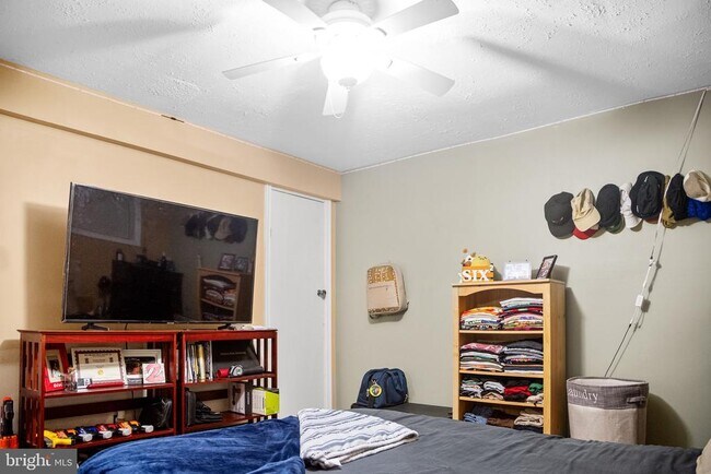 Building Photo - 14811 Belle Ami Dr