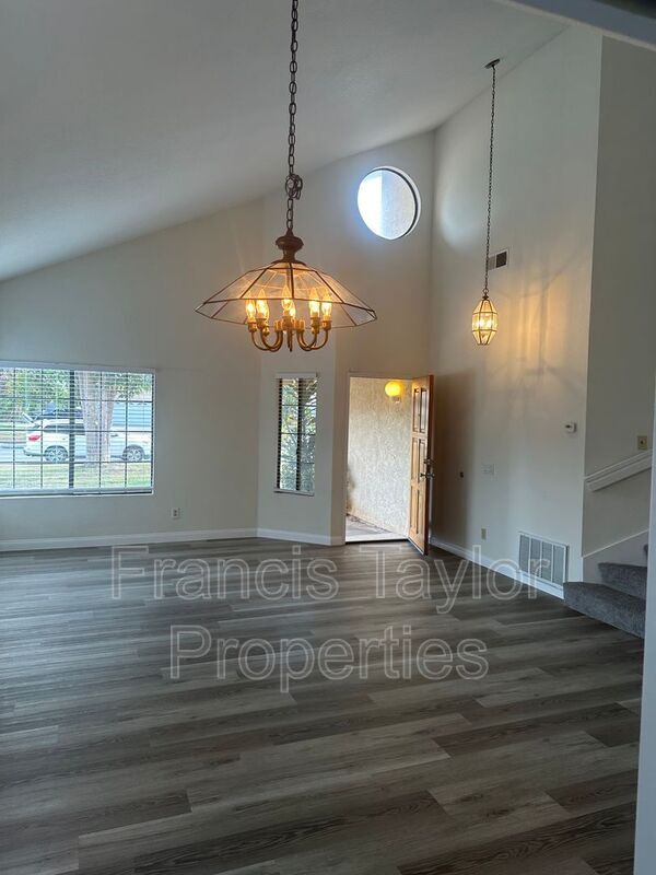 Building Photo - 954 Cornwell Ct