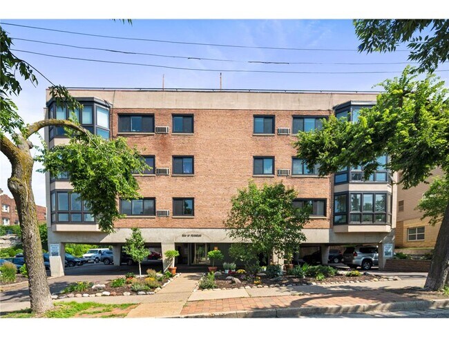 Building Photo - 504 W Franklin Ave