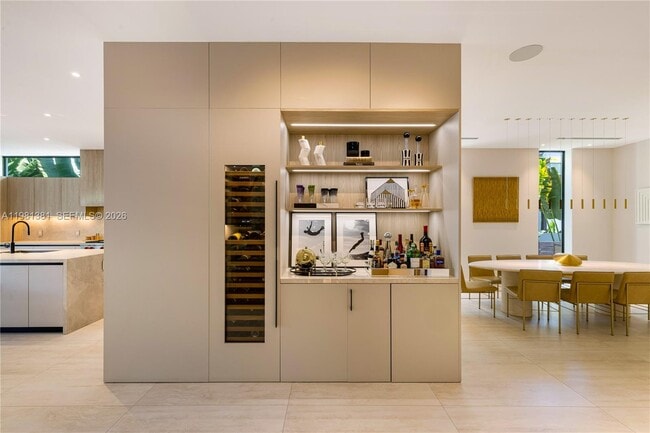 Building Photo - 707 NE 77th St