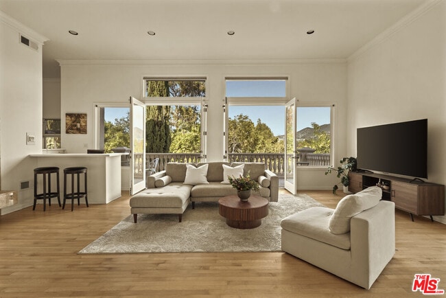 Building Photo - 3780 1/2 Multiview Dr