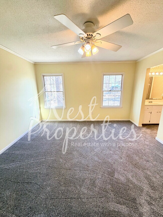 Building Photo - 325 Southampton Dr