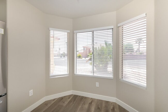 Building Photo - 5256 Del Lago Dr