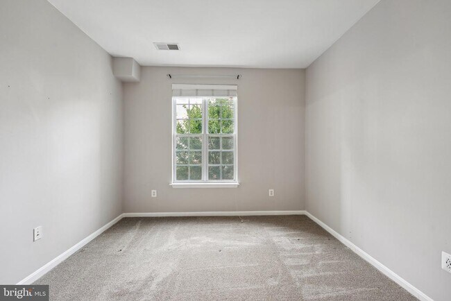 Building Photo - 21216 McFadden Square