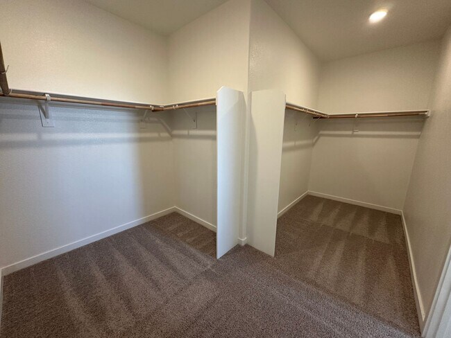Building Photo - Stunning, Sun-Drenched 4BR + Loft Home in Lakeview – Loaded with Premium Upgrades!