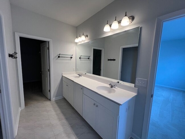 Building Photo - 3 Bedroom 2.5 Bath Townhouse In Marsh View...