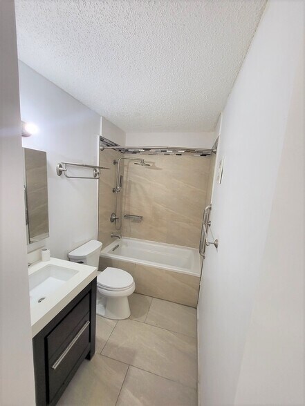 Building Photo - 17160 SW 94th Ave