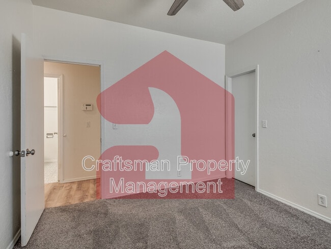 Building Photo - 2708 Silvertree Dr