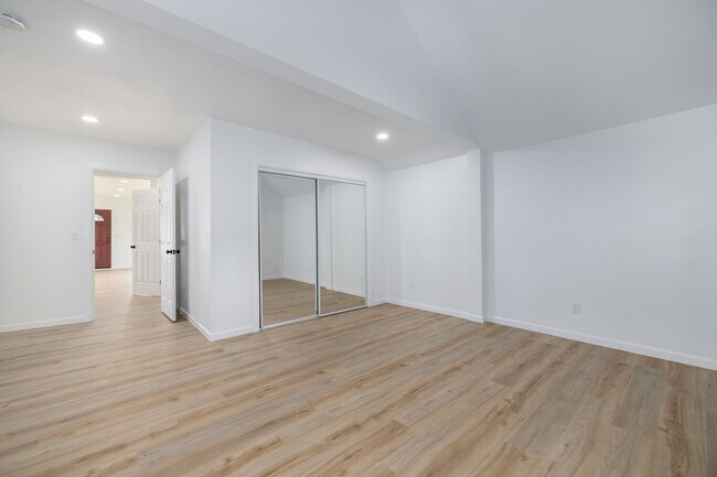 Building Photo - 625 Nelson St