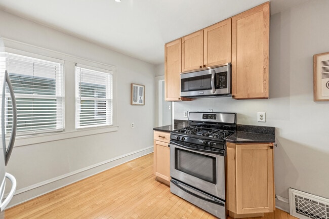 Building Photo - 4518 N Woodburn St