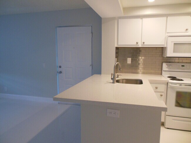 Building Photo - 728 Executive Center Dr