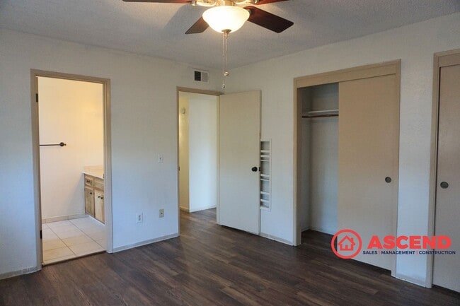 Building Photo - Cute home located in the Southwest!