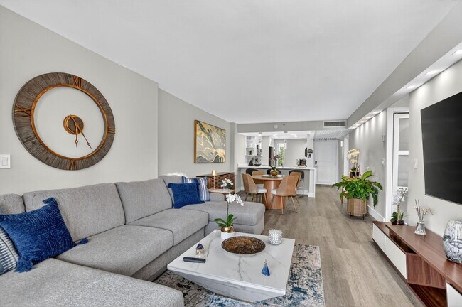 Building Photo - 20 Royal Palm Way