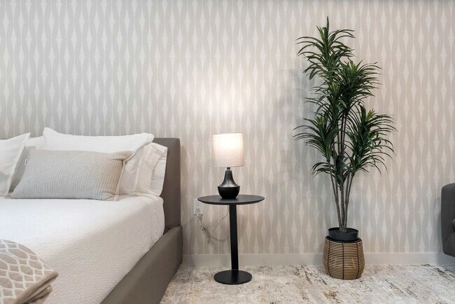 Building Photo - 121 NE 5th St