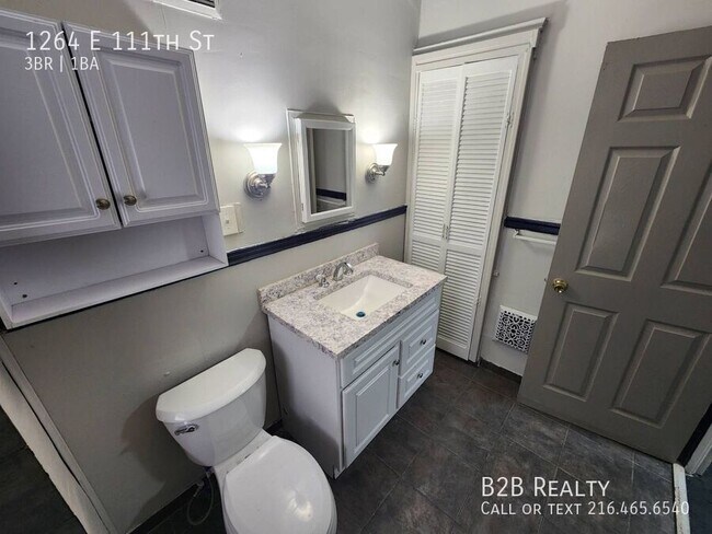 Building Photo - 1264 E 111th St