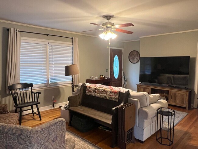 Building Photo - Cute Home in Midtown