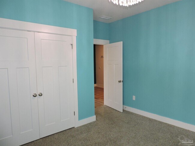 Building Photo - 10696 Davenport Lp