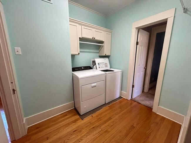 Building Photo - Gorgeous South Highlands 3 Bedroom Home