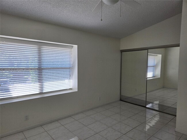 Building Photo - 4599 Carambola Cir S