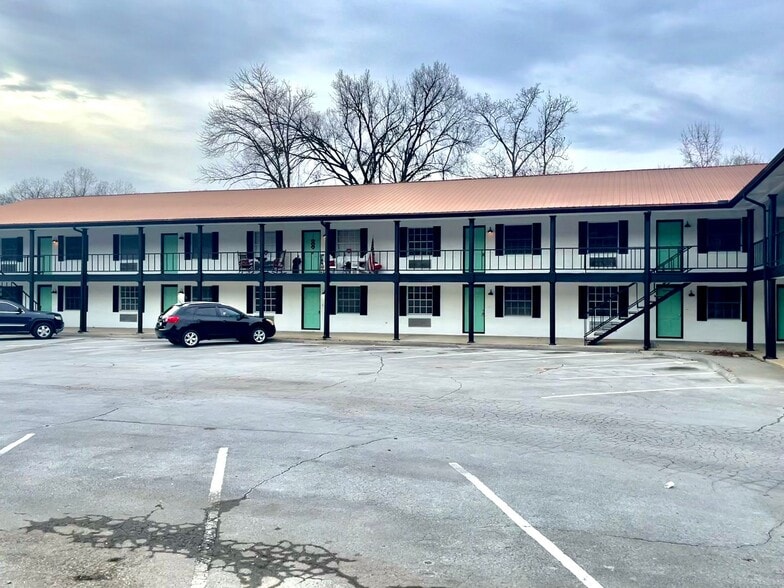 Building Photo - 2845 Dayton Blvd