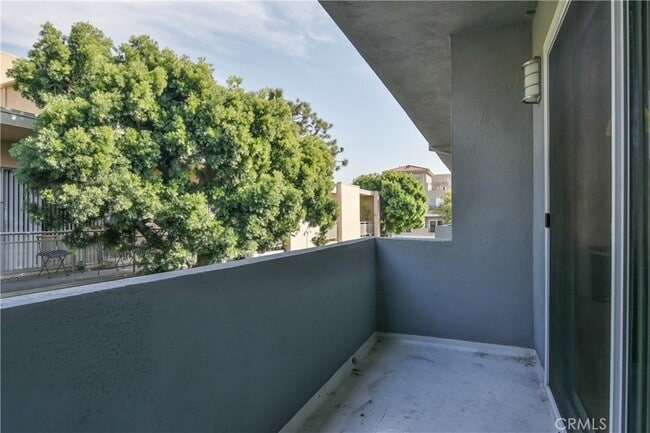 Building Photo - 11921 Goshen Ave