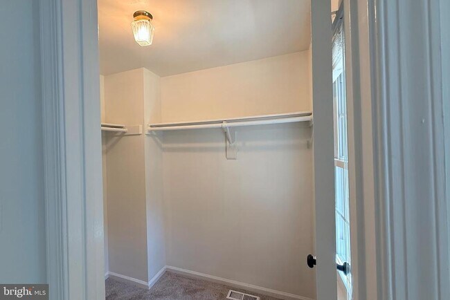 Building Photo - 10100 Walnut Wood Ct