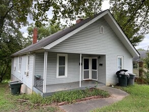 Building Photo - 740