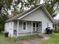 Building Photo - 740