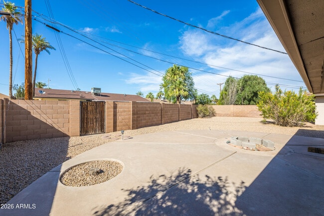 Building Photo - 8520 E Roma Ave