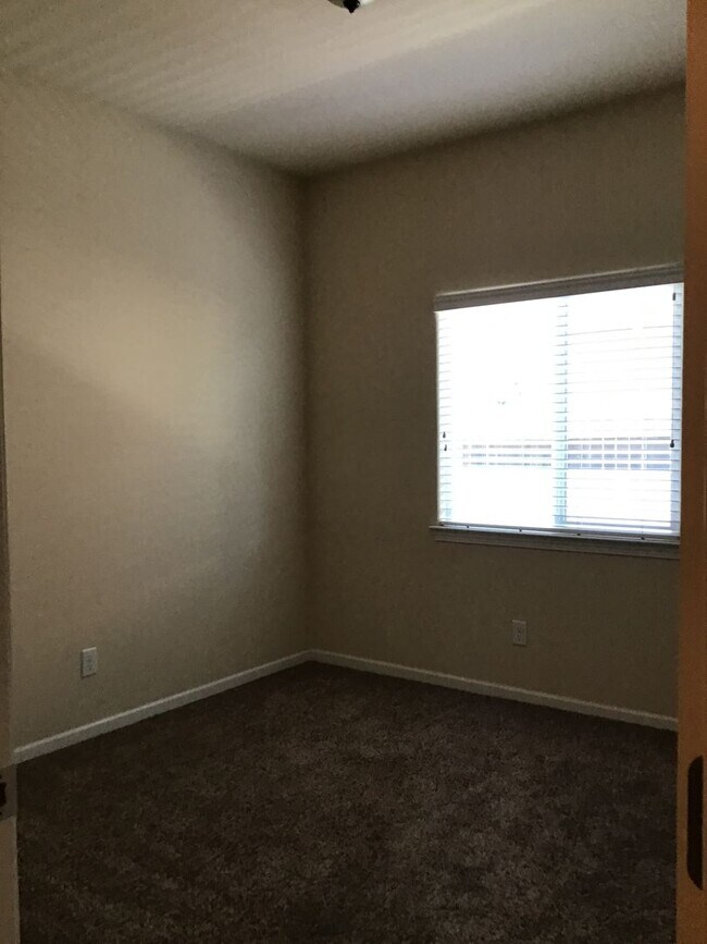 Building Photo - Beautiful Home - $200.00 of first month's rent