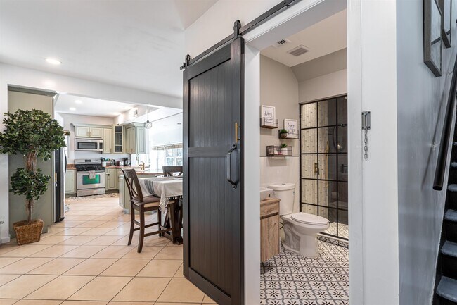 Building Photo - 148.5 Union St