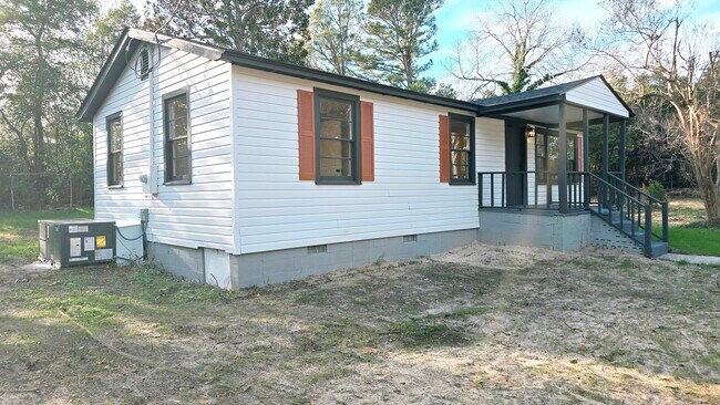 Building Photo - 64 Spruce St