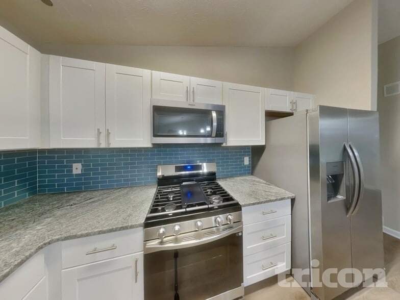 Building Photo - 212 Hemlock Dr