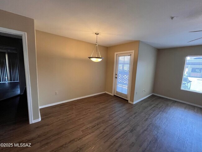 Building Photo - 5751 N Kolb Rd
